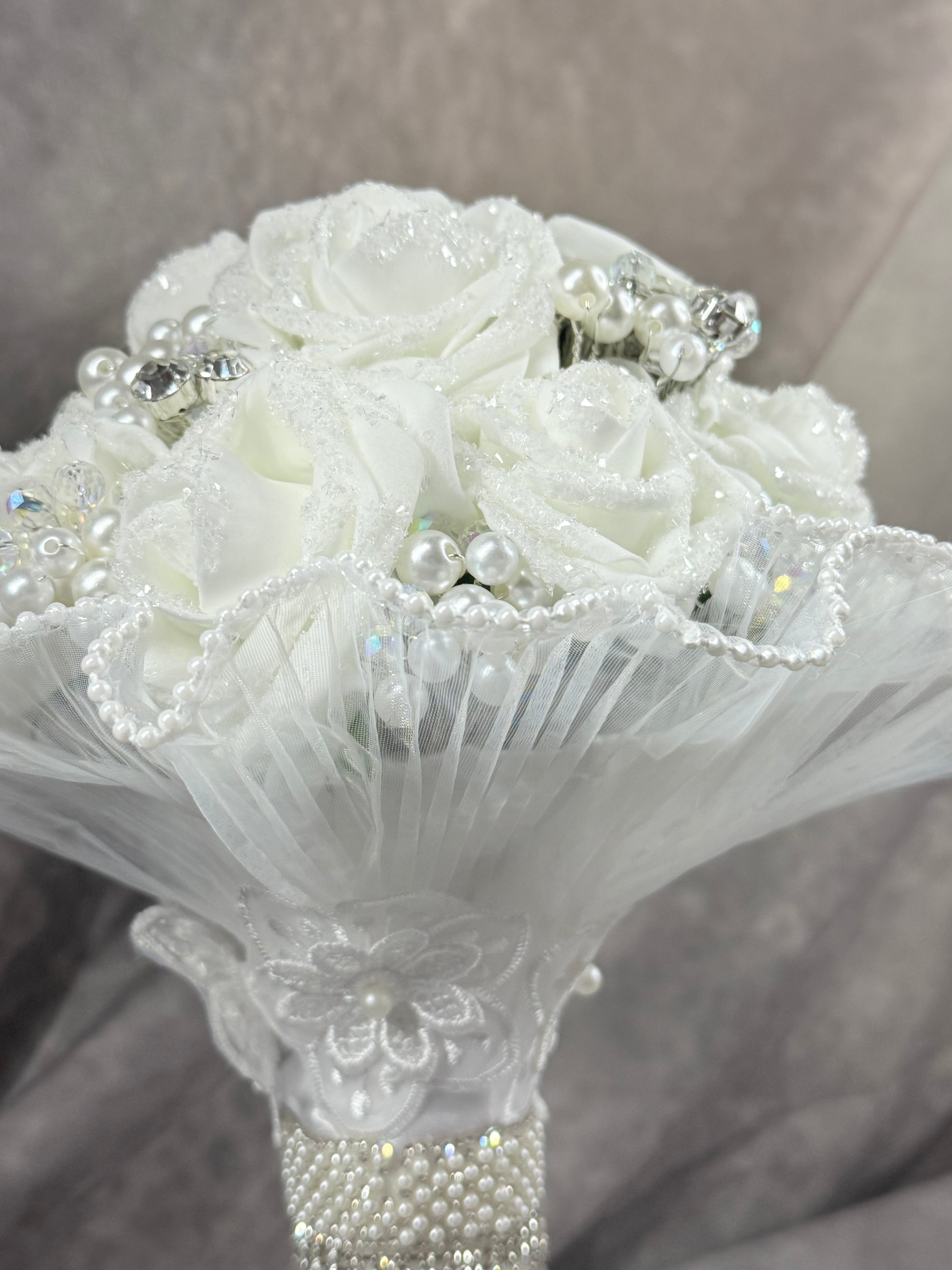 The Pearl Breeze – Luxury Bridal Bouquet & Hand Fan Set